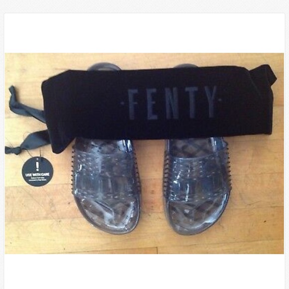 Puma  Fenty by Rihanna Black Jelly Slide Size 7.5 - Picture 3 of 7